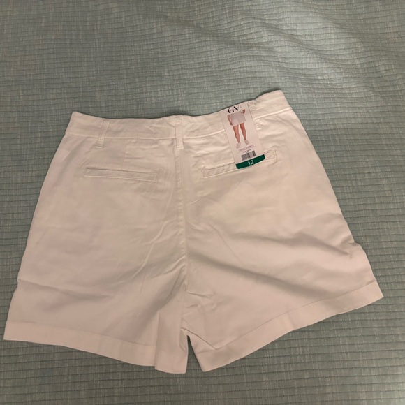 NWT- Gloria Vanderbilt White Chino Shorts - Size 12 - Picture 3 of 4